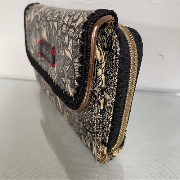 Sakroots Ultimate Storage Wallet - Picture 10 of 12